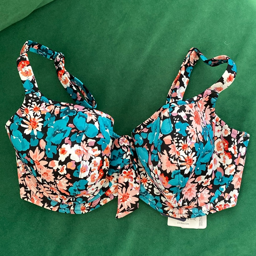 NWT floral print women’s Bikini Top size 30H